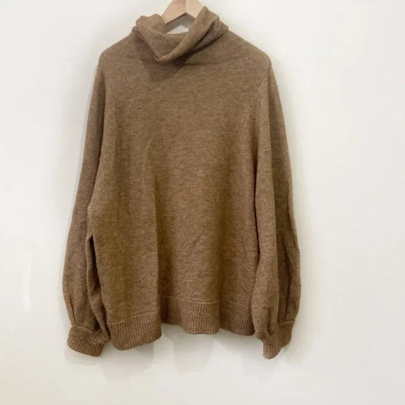Group by Babaton Adichie Turtleneck Sweater Size Large Oversized Tan - Picture 3 of 13